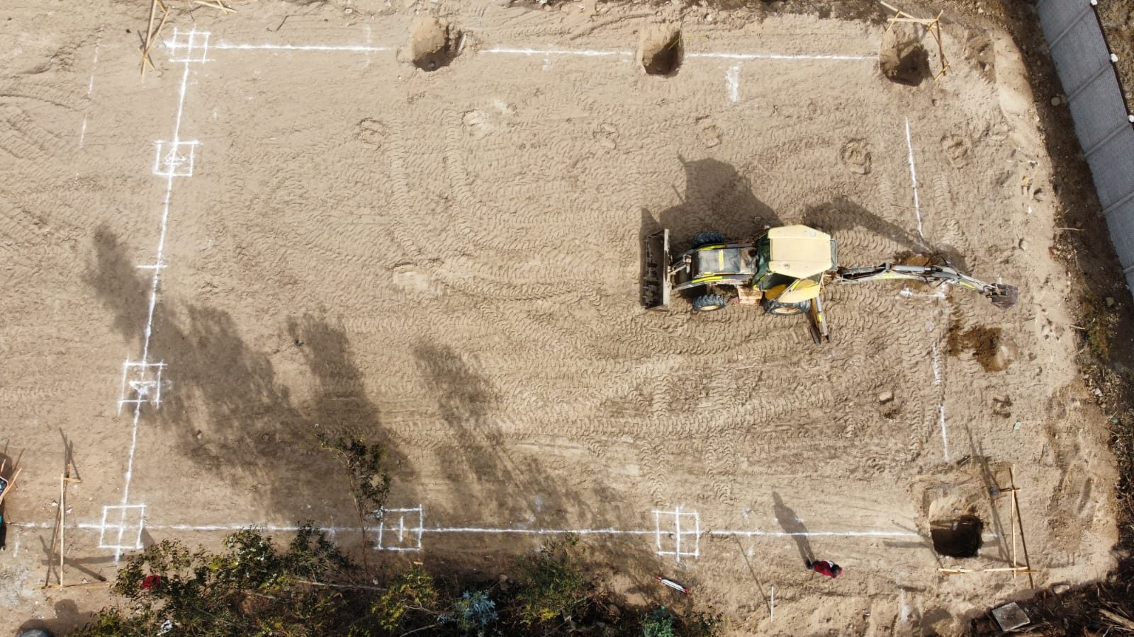 Trazado y excavación para construcción de bodega